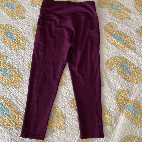 Burgundy Leggings size Med with side pockets - Picture 4 of 8